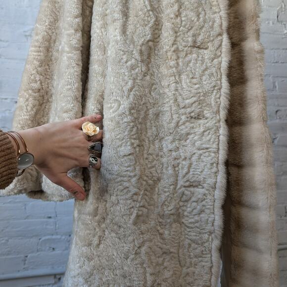 Vintage White Faux Fur Trench Coat Afghan Furry Mob Wife Boho Chic Carpet Jacket - Picture 3 of 10